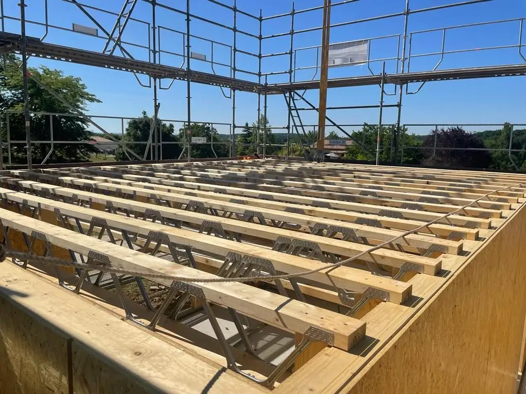 Posi-Joist vloer in een Frans woningbouwproject